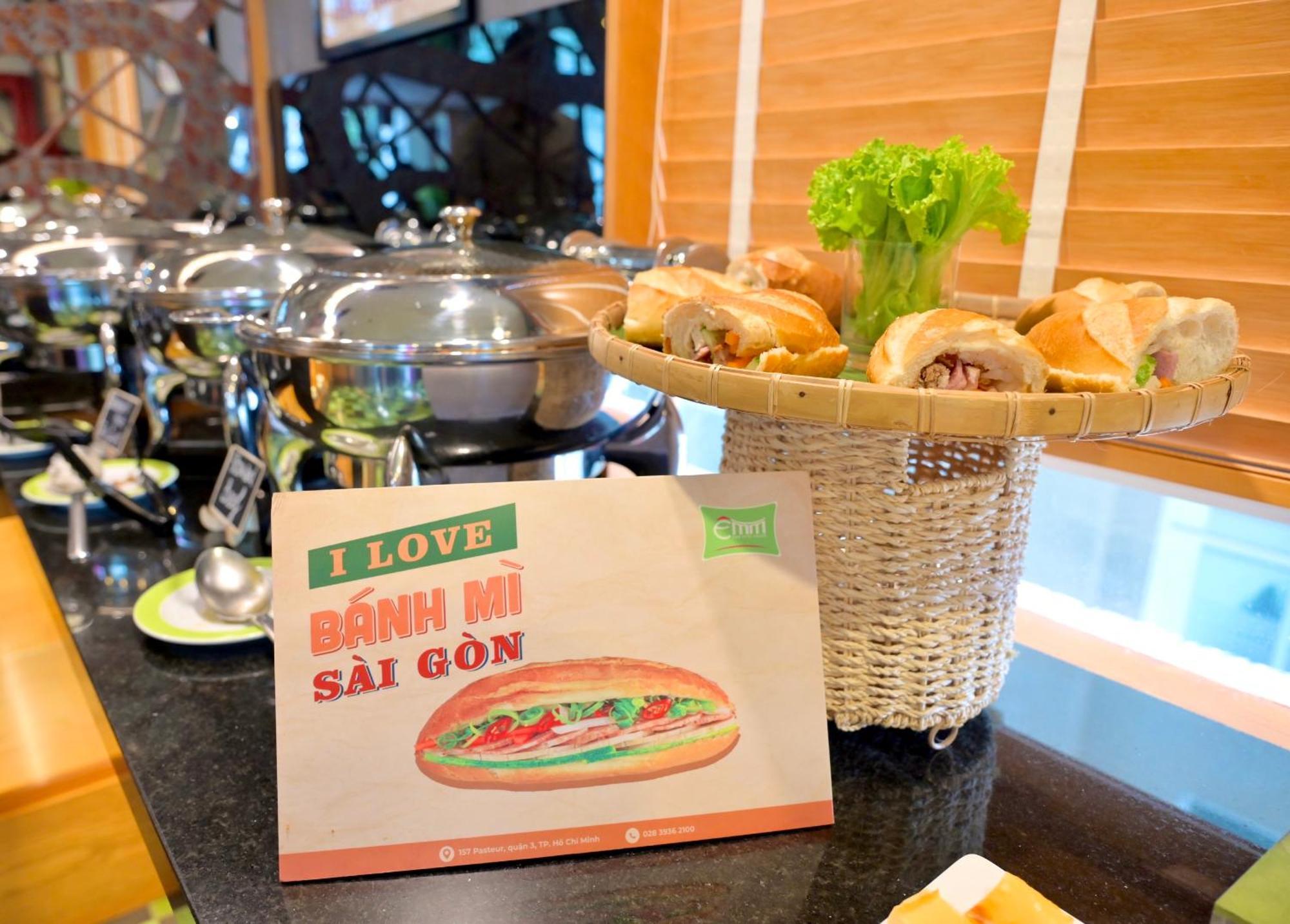 Emm Hotel Saigon Хошимин Екстериор снимка