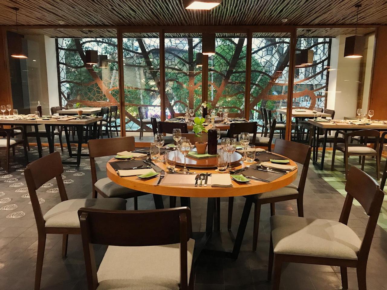 Emm Hotel Saigon Хошимин Екстериор снимка